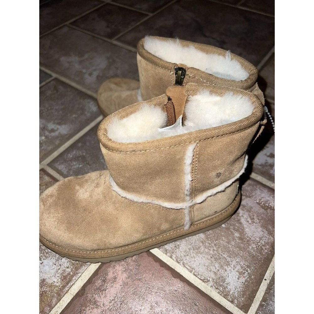 UGG Youth Girls Shoes Size 1 Brown Short Suede Ankle Boots S/N 1120113K